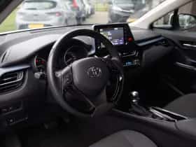 Toyota C-HR (2020) thumbnail 4