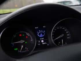 Toyota C-HR (2020) thumbnail 5