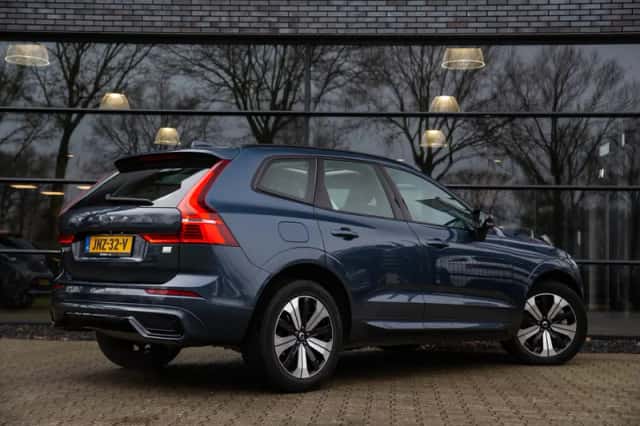 Volvo XC60 (2023) thumbnail 2