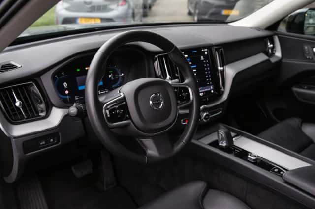 Volvo XC60 (2023) thumbnail 5