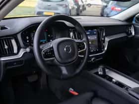 Volvo V60 (2022) thumbnail 4