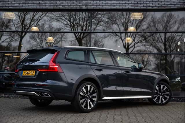 Volvo V60 (2020) thumbnail 2