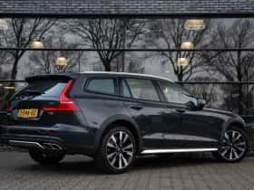 Volvo V60 (2019) thumbnail 2