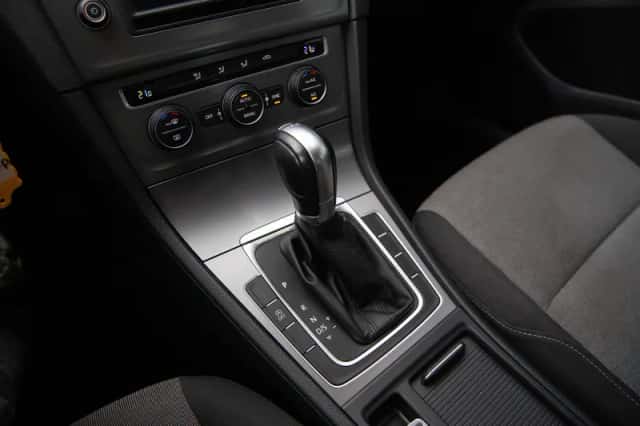 Volkswagen Golf (2016) thumbnail 5