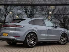 Porsche Cayenne thumbnail 2