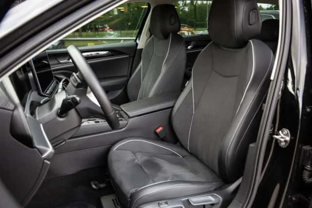Volkswagen Passat (2025) thumbnail 3