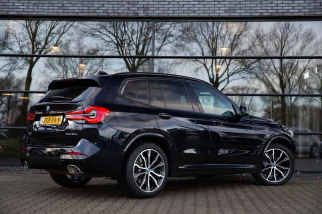 BMW X3 (2023) thumbnail 2