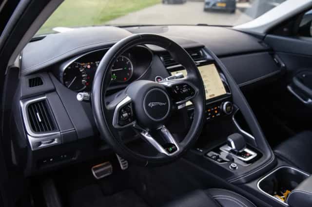Jaguar E-Pace (2021) thumbnail 5