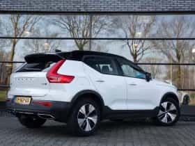 Volvo XC40 (2018) thumbnail 2