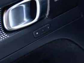 Volvo XC40 (2018) thumbnail 22