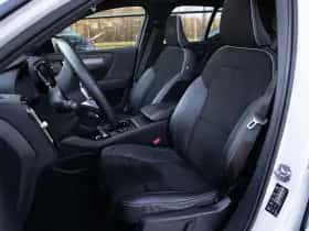 Volvo XC40 (2018) thumbnail 4