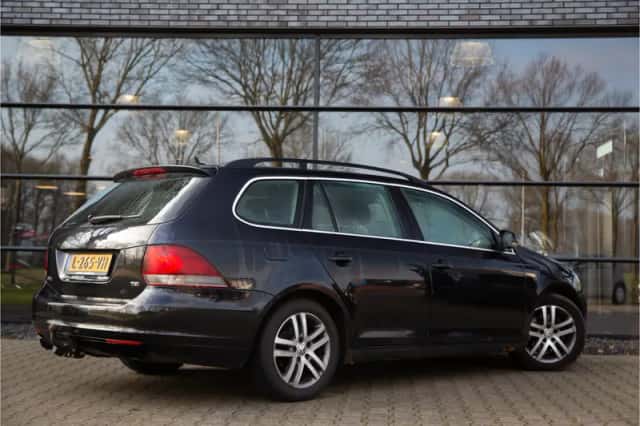Volkswagen Golf (2010) thumbnail 2