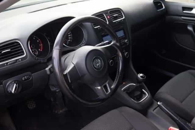 Volkswagen Golf (2010) thumbnail 4