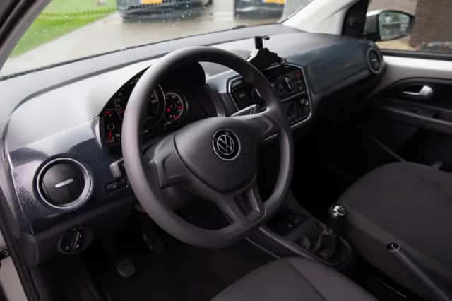 Volkswagen Up (2022) thumbnail 4