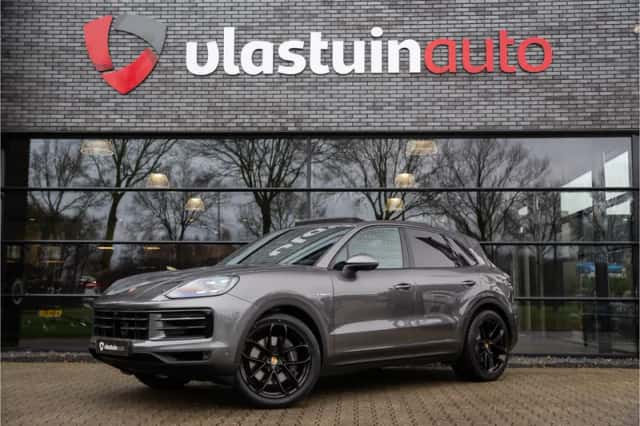 Porsche Cayenne (2025) thumbnail 1