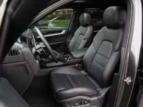 Porsche Cayenne (2023) thumbnail 4