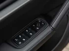 Porsche Cayenne (2023) thumbnail 39