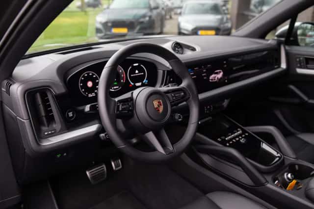 Porsche Cayenne (2025) thumbnail 5