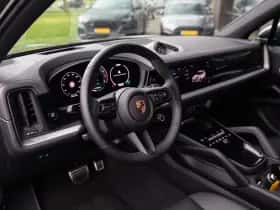 Porsche Cayenne (2023) thumbnail 5