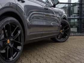 Porsche Cayenne (2023) thumbnail 9