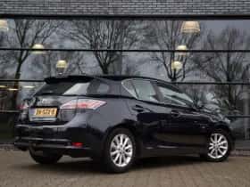 Lexus CT (2010) thumbnail 2