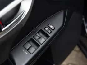 Lexus CT (2010) thumbnail 12