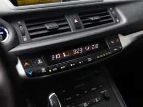 Lexus CT (2010) thumbnail 18