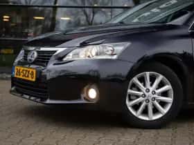 Lexus CT (2010) thumbnail 3