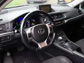 Lexus CT (2010) thumbnail 5
