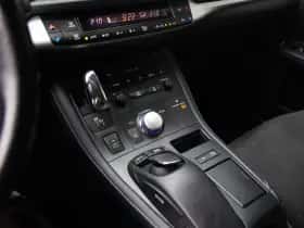 Lexus CT (2010) thumbnail 7