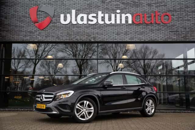 Mercedes-Benz GLA (2015) thumbnail 1