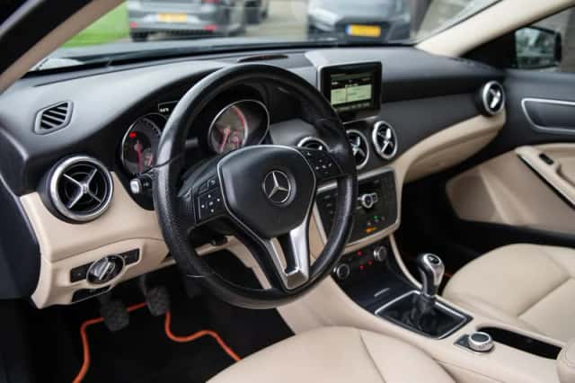 Mercedes-Benz GLA (2015) thumbnail 4