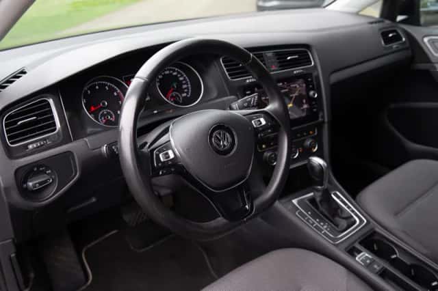 Volkswagen Golf (2017) thumbnail 4