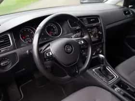 Volkswagen Golf (2017) thumbnail 4