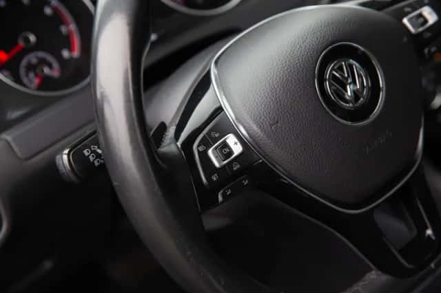 Volkswagen Golf (2017) thumbnail 5