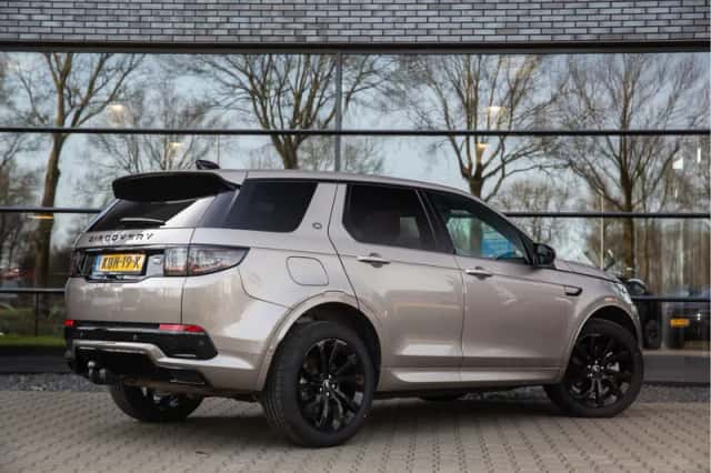 Land Rover Discovery Sport (2022) thumbnail 2
