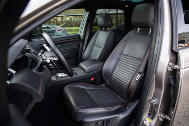 Land Rover Discovery Sport (2022) thumbnail 4