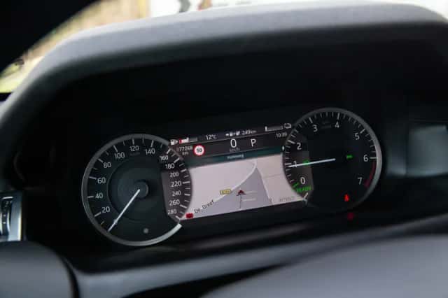 Land Rover Discovery Sport (2022) thumbnail 6
