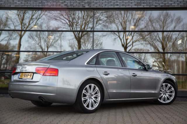 Audi A8 (2011) thumbnail 2