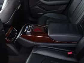 Audi A8 (2010) thumbnail 11