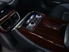 Audi A8 (2010) thumbnail 12