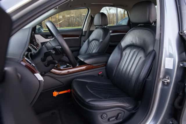 Audi A8 (2011) thumbnail 3
