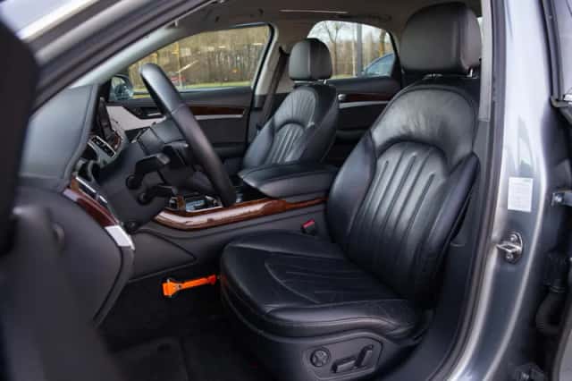 Audi A8 (2011) thumbnail 3