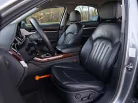 Audi A8 (2010) thumbnail 3