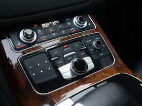 Audi A8 (2010) thumbnail 22