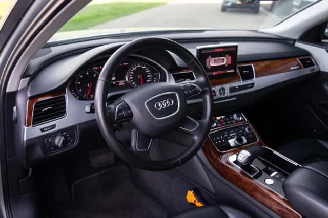Audi A8 (2011) thumbnail 4