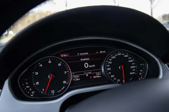 Audi A8 (2011) thumbnail 5
