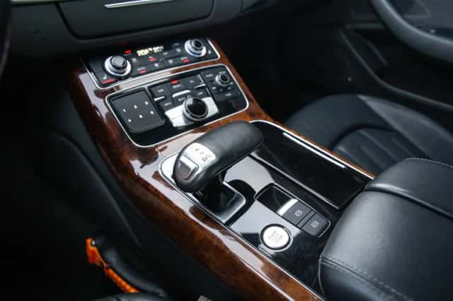 Audi A8 (2011) thumbnail 6