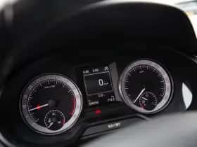 Škoda Octavia (2015) thumbnail 11