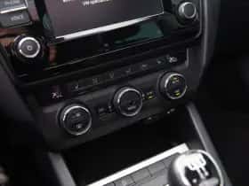 Škoda Octavia (2015) thumbnail 17